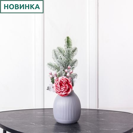 736/9271-08 Ветка новогодняя еловая заснеженная с красным пионом и ягодами h46см