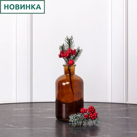 736/9271-05Р Ветка новогодняя еловая с красными ягодами h18см