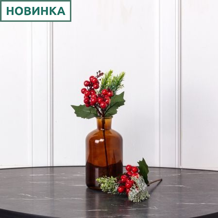 736/9271-07Р Ветка новогодняя еловая с красными ягодами h24см