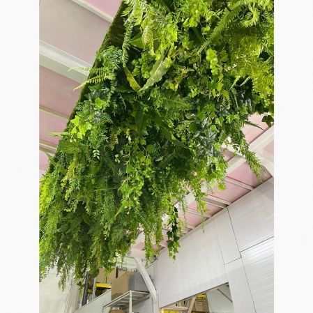 КЗ/49(з)(F) Композиция искусственная с ампельными растениями 435х120см на сетке