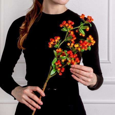 7143А/0599-4/2(F)(Sale) Ветка искусственная с ягодами и листочками h60см, оранжевые
