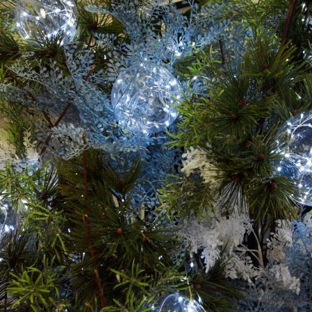 ДЛ188/СВ03х/шар(Пр)(Fix)(F)Декор вход.группы h290см н/прутьях, прист.с гирляндой "Роса",бело-синий ДЛ188/СВ03х/шар(Пр)(Fix)(F)Декор вход.группы h290см н/прутьях, прист.с гирляндой "Роса",бело-синий