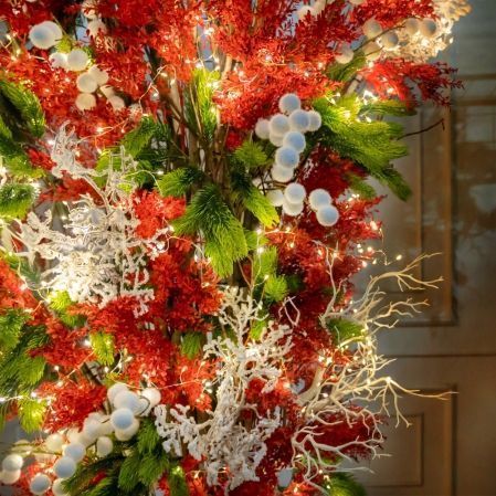 ДЛ180/СВ03т(Пр)(Fix)(F)Декор вход.группы h300см н/прутьях, прист.с гирляндой "Роса",красно-белый ДЛ180/СВ03т(Пр)(Fix)(F)Декор вход.группы h300см н/прутьях, прист.с гирляндой "Роса",красно-белый