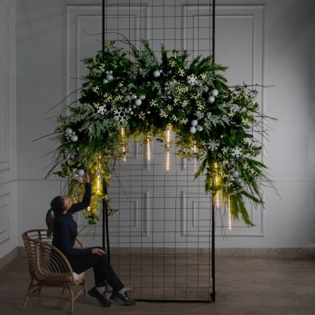 ДЛ191/СВ06(Пр)(Fix)(F)Декор вход.груп.h210см н/прутьях,прист.с гирляндой мет.дождь и белами шарами ДЛ191/СВ06(Пр)(Fix)(F)Декор вход.груп.h210см н/прутьях,прист.с гирляндой мет.дождь и белами шарами