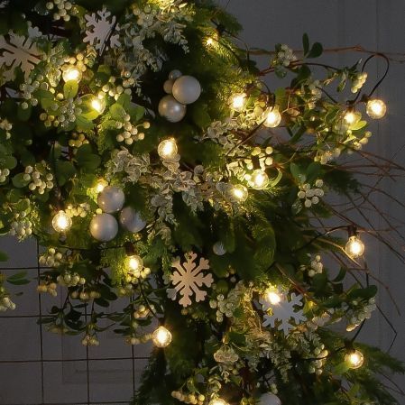 ДЛ191/СВ04(Пр)(Fix)(F)Декор вход.груп.h210см н/прутьях,прист.с ретро-гирляндой и белами шарами ДЛ191/СВ04(Пр)(Fix)(F)Декор вход.груп.h210см н/прутьях,прист.с ретро-гирляндой и белами шарами