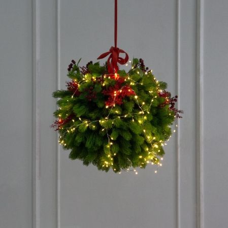 К559/СВ03т-2(Пр)(F) Композиция искусственная подвесная НГ d50см, с красным декором и гирляндой Роса К559/СВ03т-2(Пр)(F) Композиция искусственная подвесная НГ d50см, с красным декором и гирляндой Роса