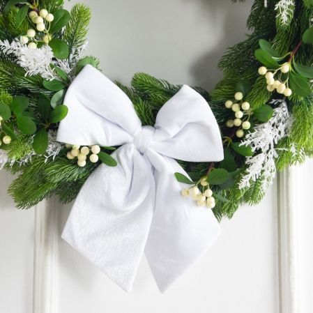 В15-1(Пр)(F) Венок искусственный НГ d70см, с белым декором