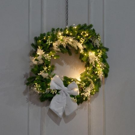 В15/СВ03т-1(Пр)(F) Венок искусственный НГ d70см, с белым декором и гирляндой Роса