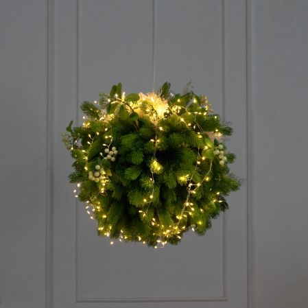 К559/СВ03т-1(Пр)(F) Композиция искусственная подвесная НГ d50см, с белым декором и гирляндой Роса