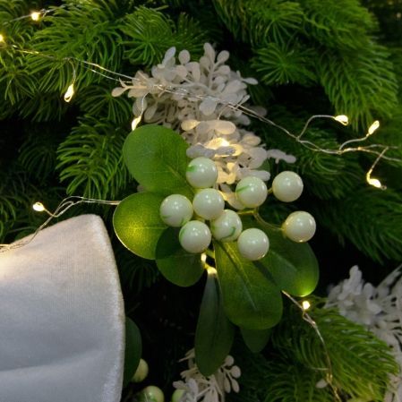 120/СВ03т/289-2(Пр)(Fix)(F) Ель искусственная h120см с белым декором и гирляндой Роса на основании