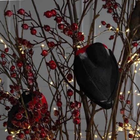 200/РН/СВ03т/647(Пр)(F) Дерево искусственное со снегирями и гирляндой Роса h200см 200/РН/СВ03т/647(Пр)(F) Дерево искусственное со снегирями и гирляндой Роса h200см