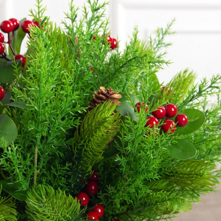 КНг57-6(з)(F) Композиция НГ искусственная с ягодами на основании d15 h10см КНг57-6(з)(F) Композиция НГ искусственная с ягодами на основании d15 h10см