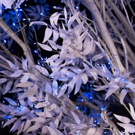 310Гбст/разб/РН/СВ03с/652(F) Ива интерьерная зим. с гирляндой"Роса"синего цвета h310см d290,белая