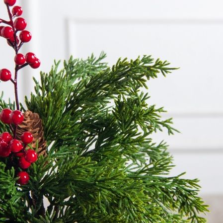 736А/9271-0028(F)(Чп) Ветка еловая с шишками и красными ягодами h35см(20+15см) 5веток