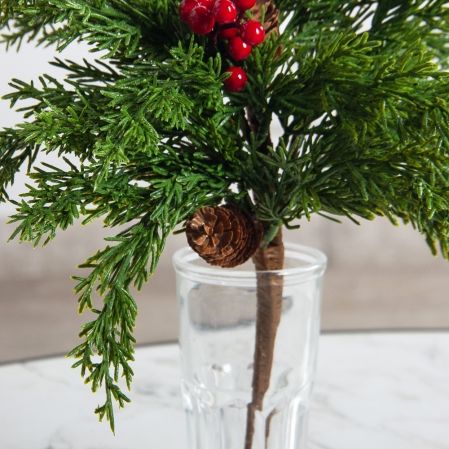 736А/9271-0028(F)(Чп) Ветка еловая с шишками и красными ягодами h35см(20+15см) 5веток