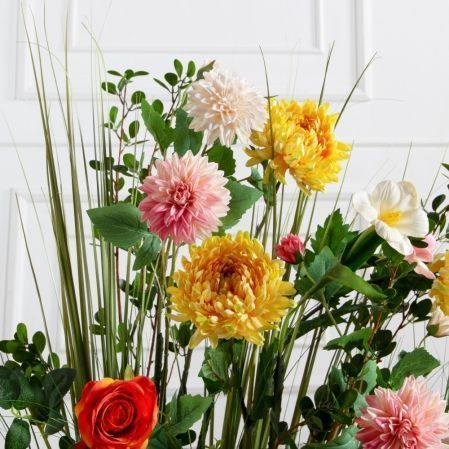 ВМ105-4(з)(F) Композиция искусственная цветы и трава на вставке 115х15хh10см