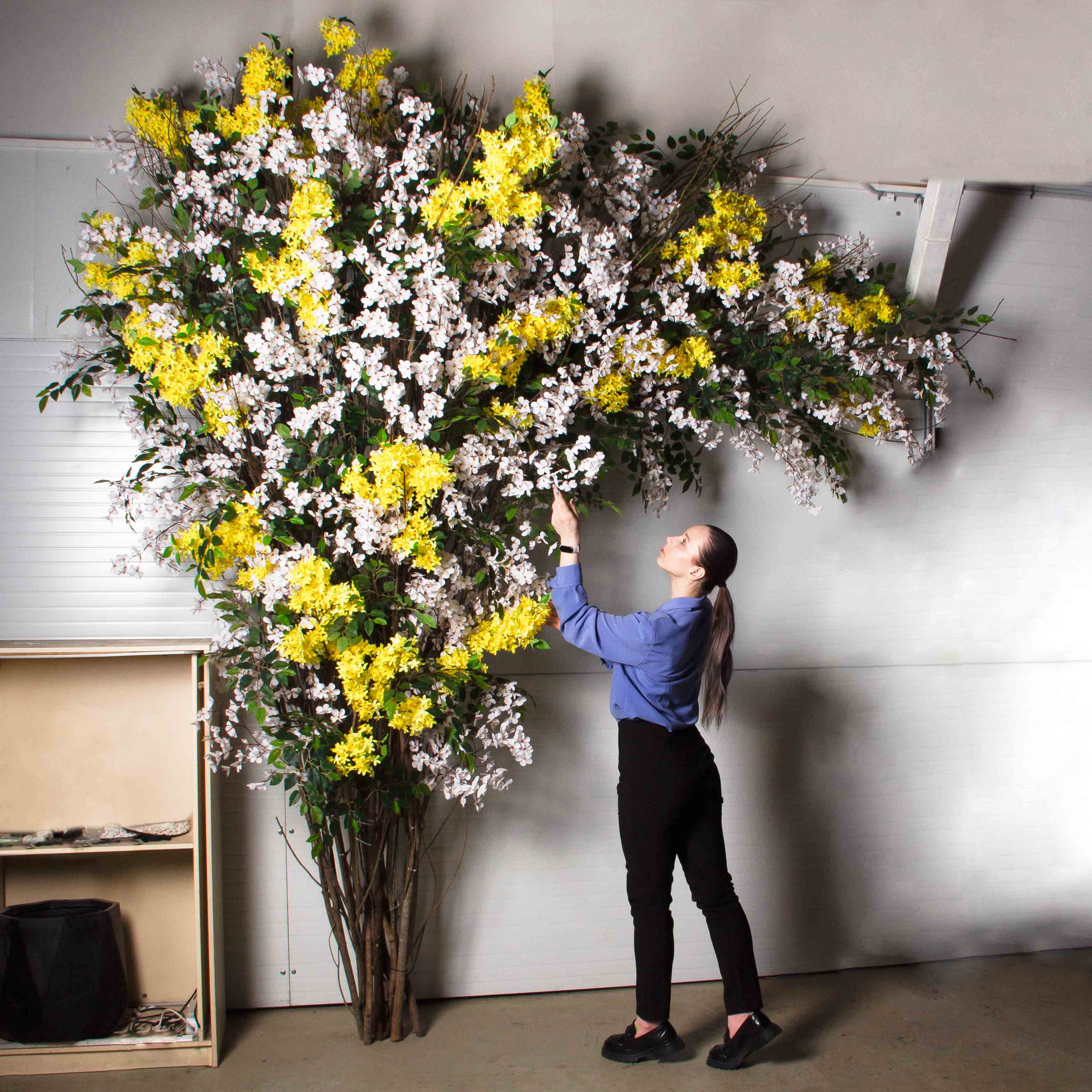 ДЛ159(F) Декор входной группы цветочный h 320 см на стволах, пристенный_2