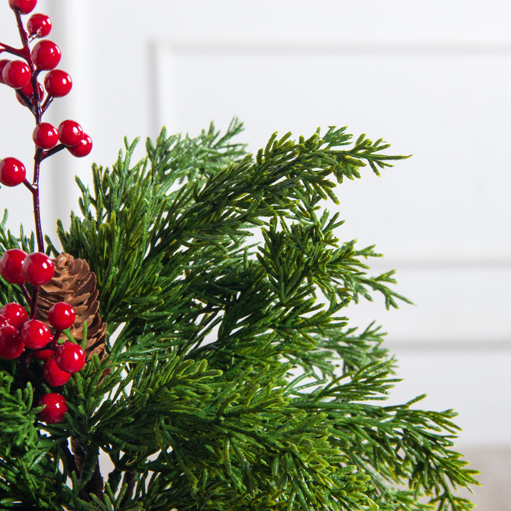 736А/9271-0028(F) Ветка еловая с шишками и красными ягодами h35см(20+15см) 5веток_3