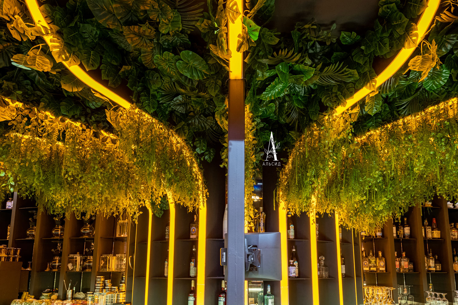 Л02-1 Лиана Шеффлера искусственная с листами пальмы и филодендроном L100см_4