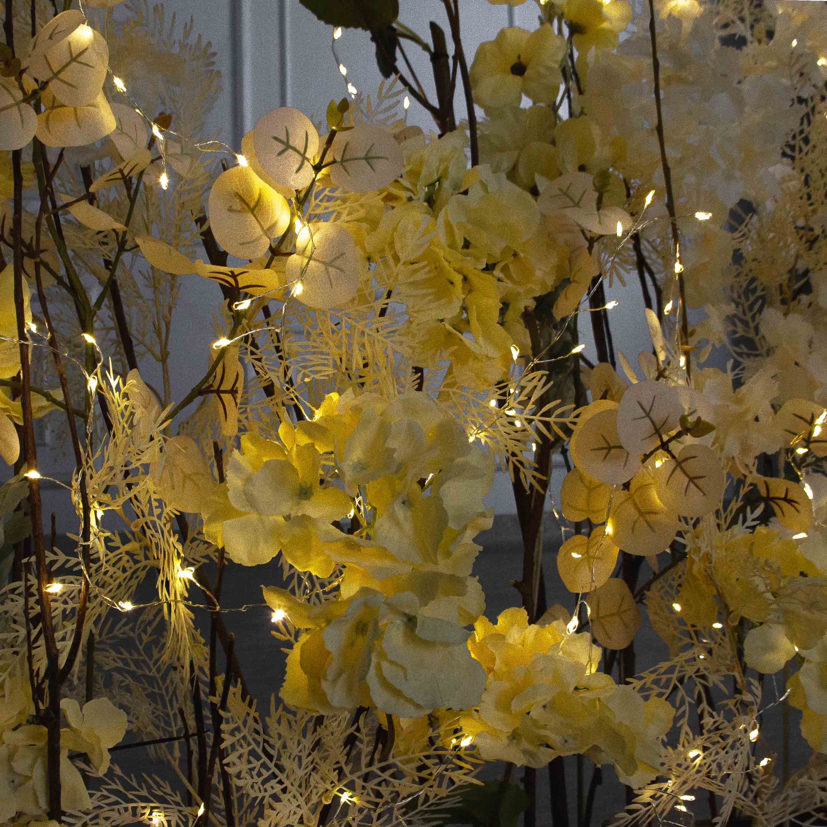 К547/СВ03(Пр)(F) Композиция искусственная на основании с гирляндой 