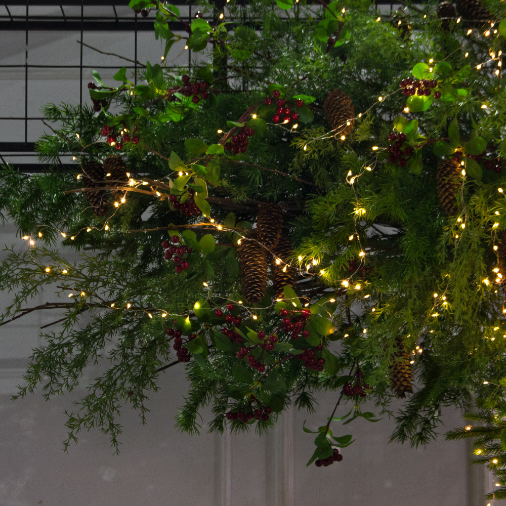 ДЛ183/СВ03т(Пр)(Fix)(F)Декор вход.груп. хвойный с ягодами h290см н/прутьях, прист.с гирляндой Роса_5