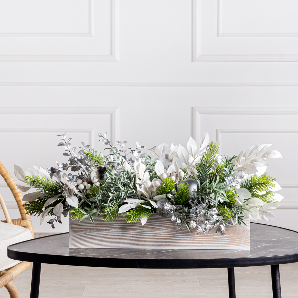 КНг62(F) Композиция искусственная НГ с гревиллеей в ящике 40х9хh8см, серебро_1