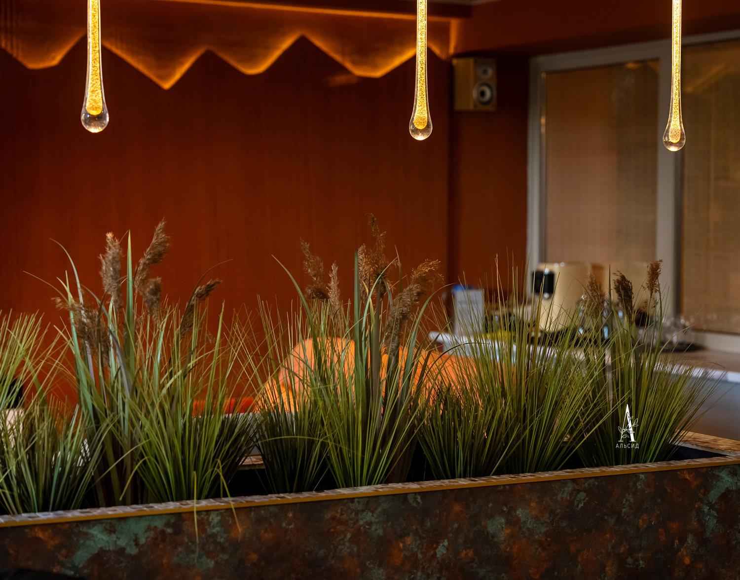 ТД100(Promo) Трава Осока искусственная с камышом в кокосовом боксе 86х32хh30см_7