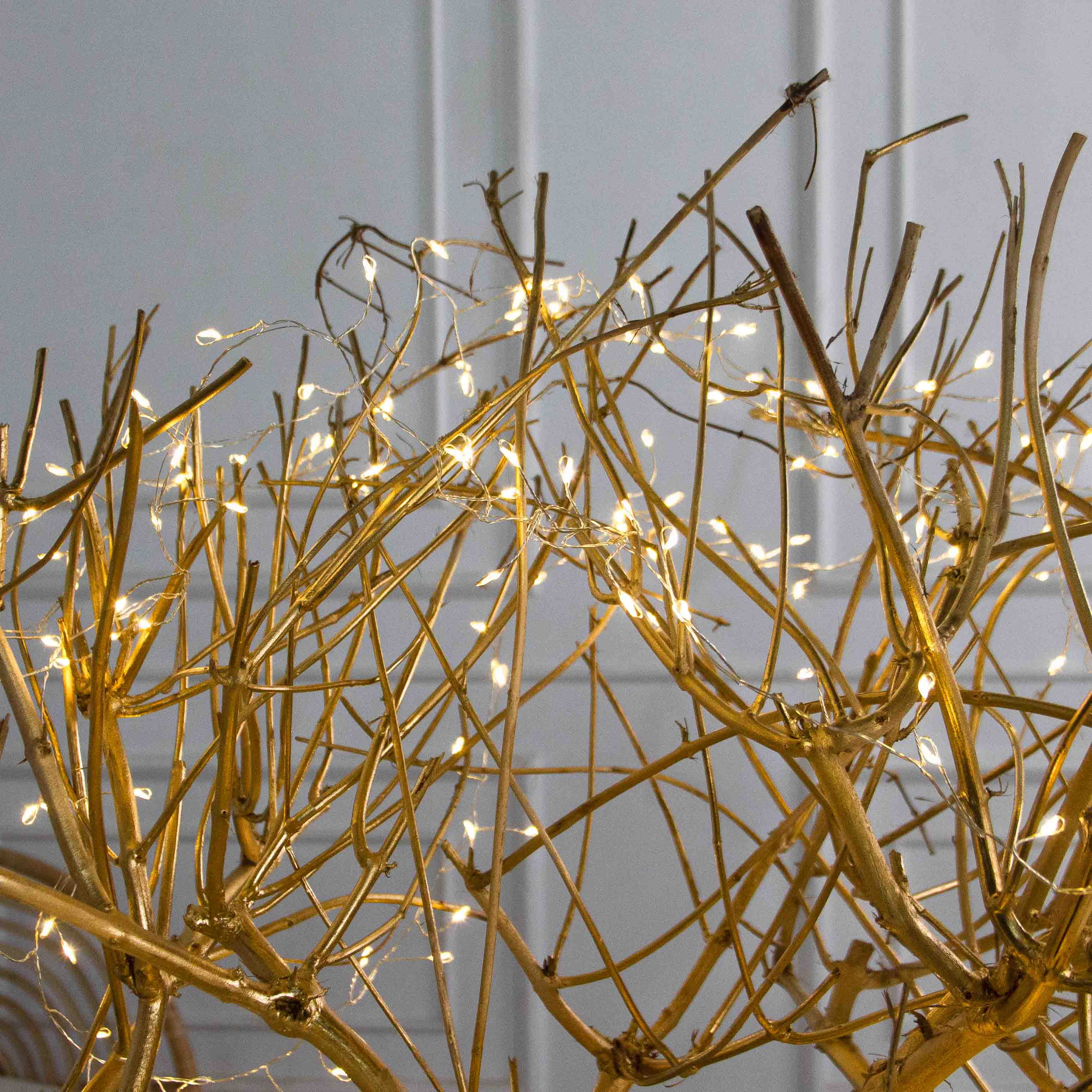 140/ДЗ/СВ03(Пр)(F) Дерево интерьерное с гирляндой Роса h140см, натуральная древесина, золотое_4