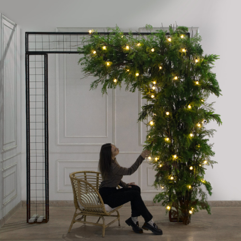 ДЛ182/СВ04(Пр)(Fix)(F)Декор вход.группы хвойный h290см н/прутьях, прист.с ретро-гирляндой_1