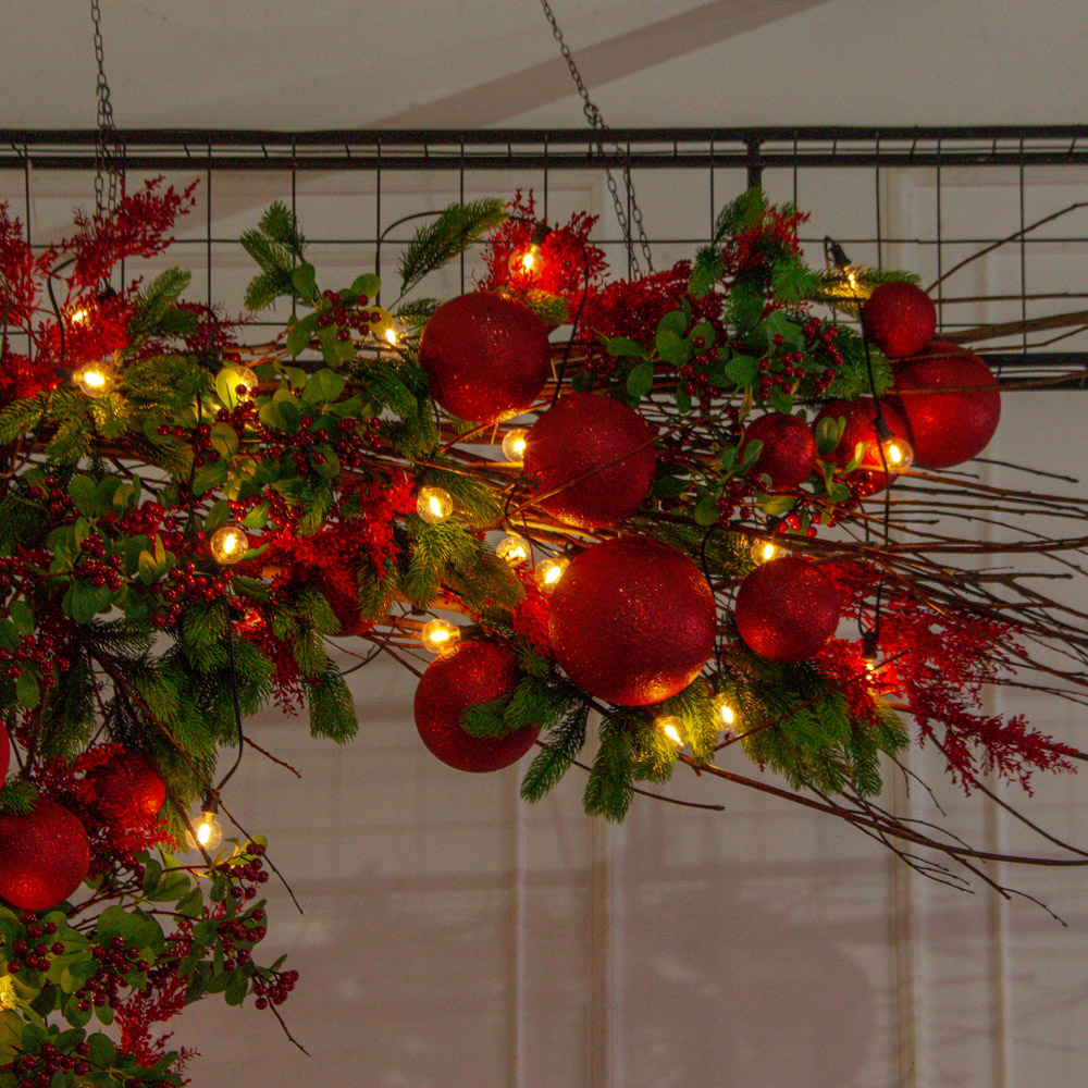 ДЛ185/СВ04(Пр)(Fix)(F)Декор вход.груп. h270см н/прутьях, прист.с ретро-гирляндой и красн. шарами_5