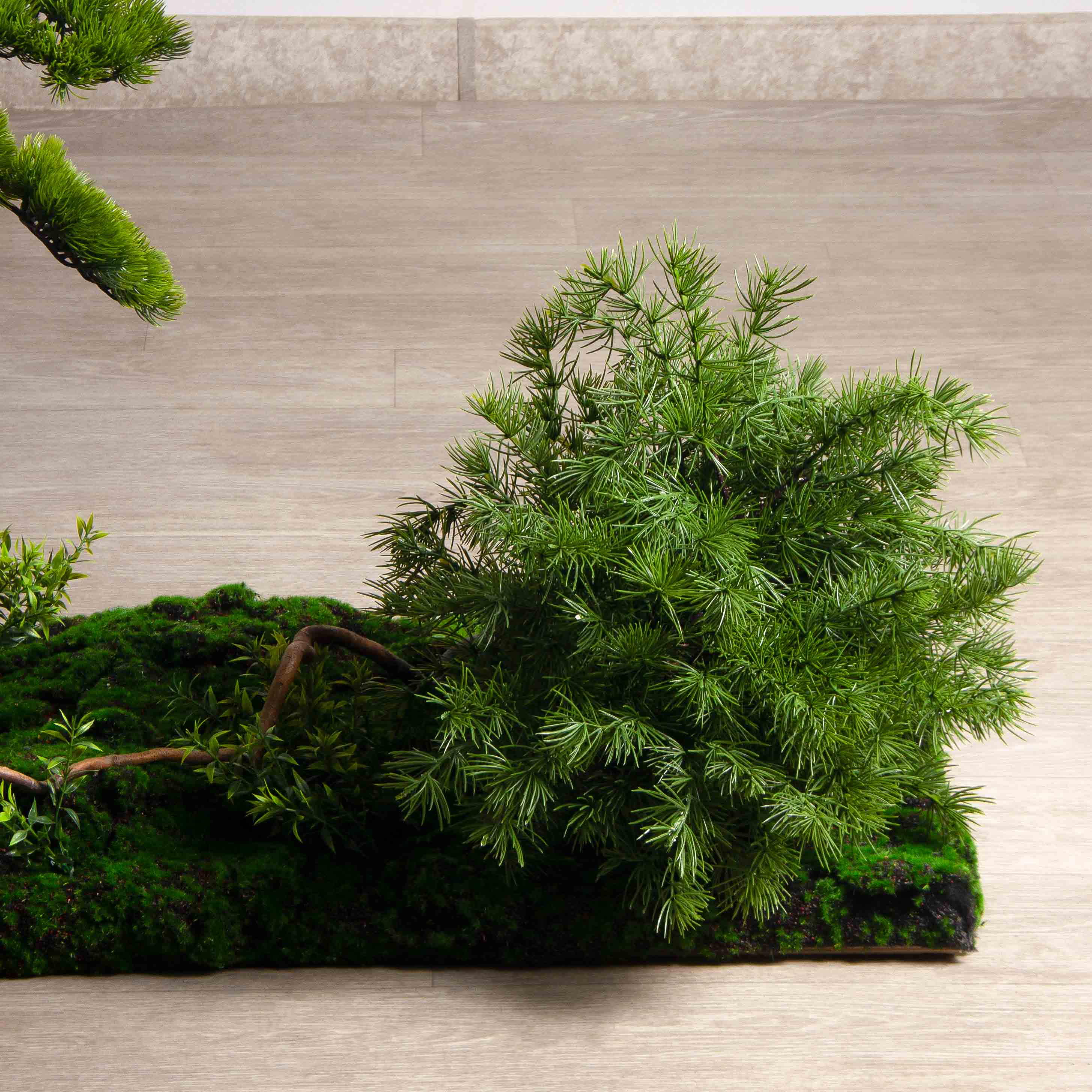 БС180/ОС/30-1(з)(F) Композиция искусственная с сосной h180см, h115см на основании 390х46см_16