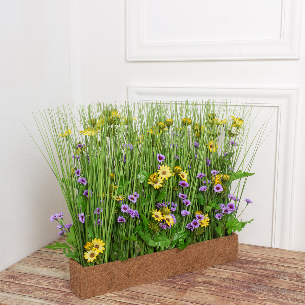ТД056-7(з.) Трава искусственная осока с ромашкой h40см в кокосовом боксе 50х8х8см_1