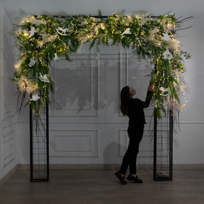 ДЛ192/СВ03т(Пр)(Fix)(F)Декор вход.группы h200см н/прутьях, прист.с гирлянд.Роса, скандинав.стиль_1