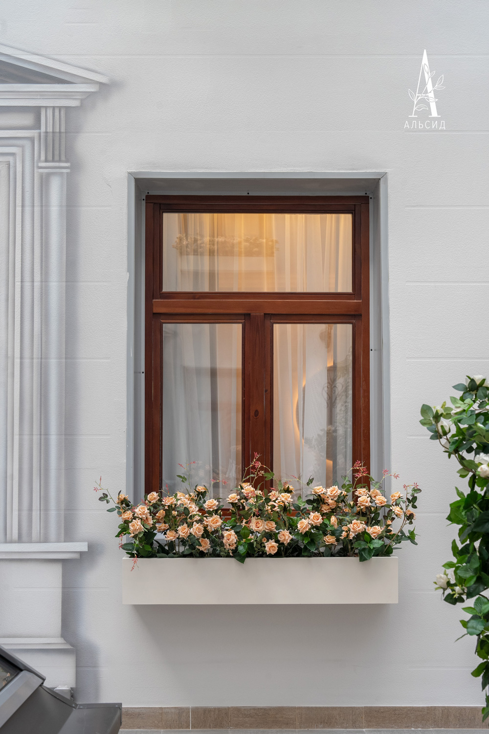 Ц425-1/1(з)(Fix) Композиция искусственная Роза кремов.в кашпо заказчика 120х25хh20см_5