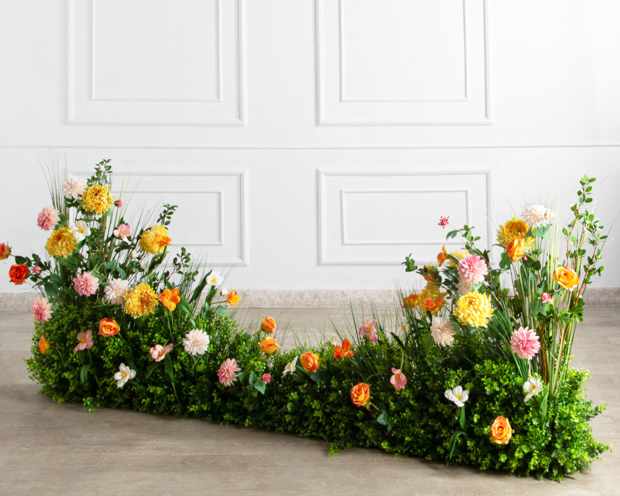 ВМ105-4(з)(F) Композиция искусственная цветы и трава на вставке 115х15хh10см_2