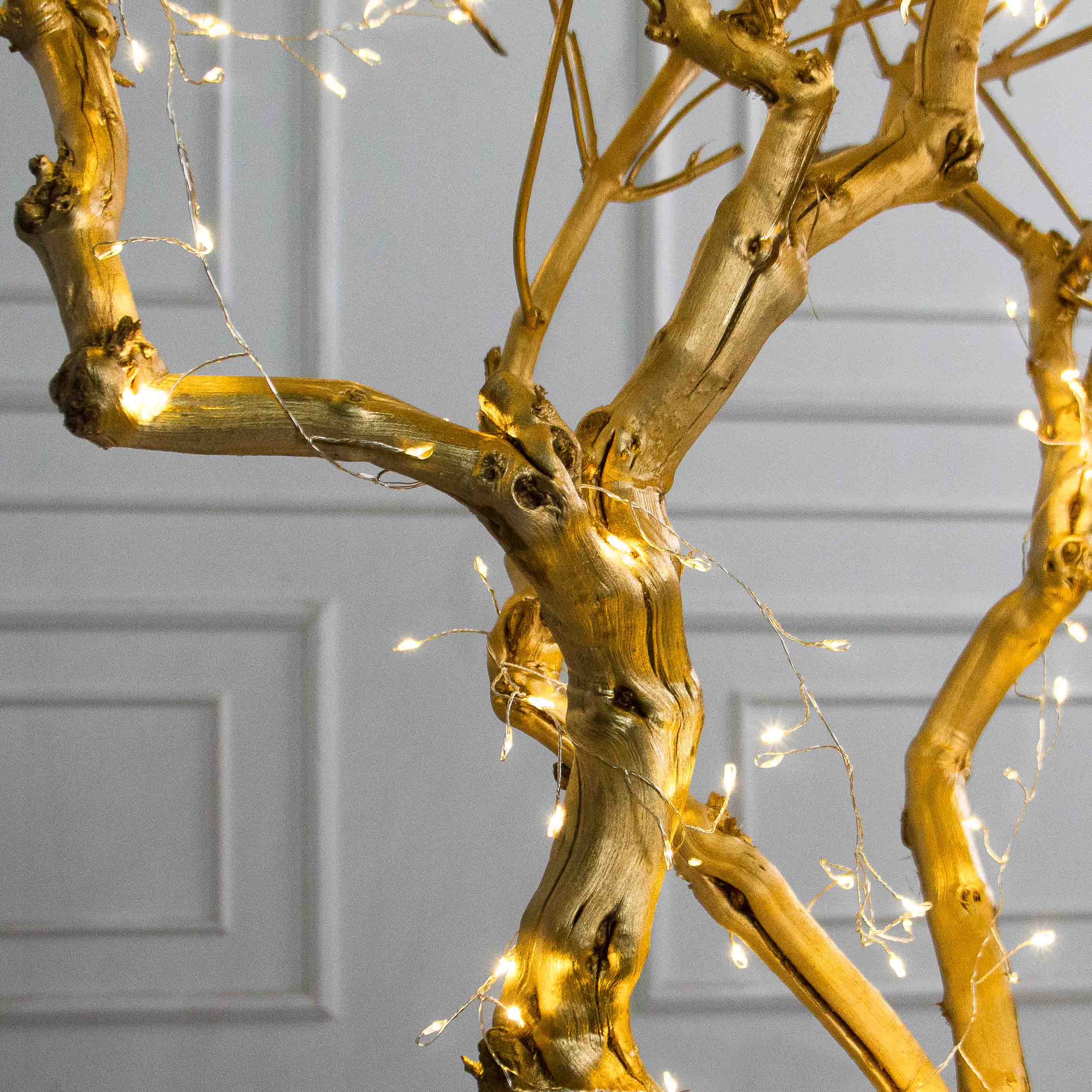 140/ДЗ/СВ03(Пр)(F) Дерево интерьерное с гирляндой Роса h140см, натуральная древесина, золотое_5