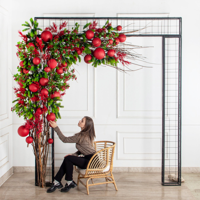 ДЛ185(Пр)(Fix)(F)Декор вход.группы h270см н/прутьях, прист.с красными шарами_1