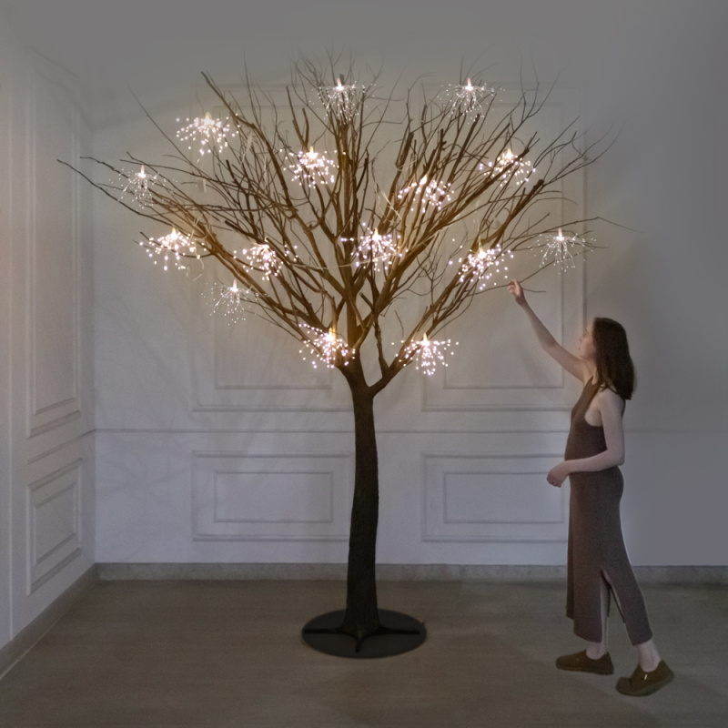 300Гбст/разб/РН/СВ05(F) Дерево интерьерное с натур. ветвями h300см d220см и гирляндой-фейерверком_1