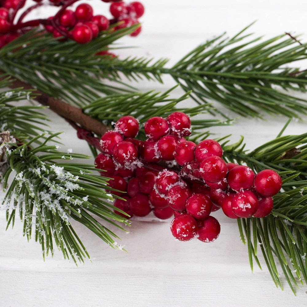 736/9127-04 Ветка елов.заснеж.с шишками+ягоды 63см (Б-360)_2