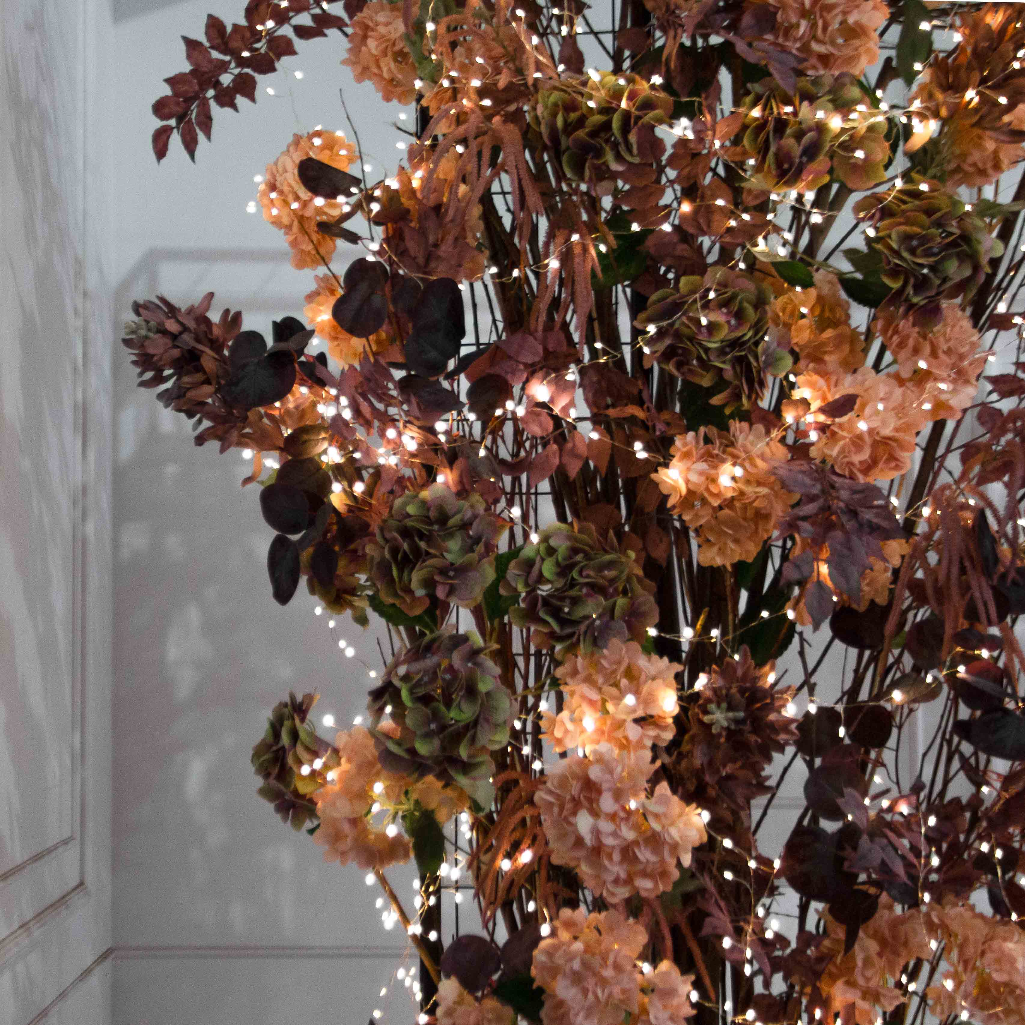 ДЛ177/СВ03(Пр)(Fix)(F) Декор вход. группы h300см на прутьях, пристен. с гирляндой,пепельно-пурпур._6