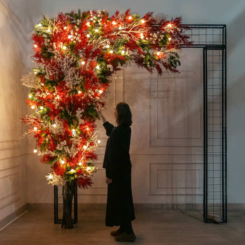 ДЛ180/СВ04(Пр)(Fix)(F)Декор вход.группы h300см н/прутьях, прист.с ретро-гирляндой,красно-белый_1