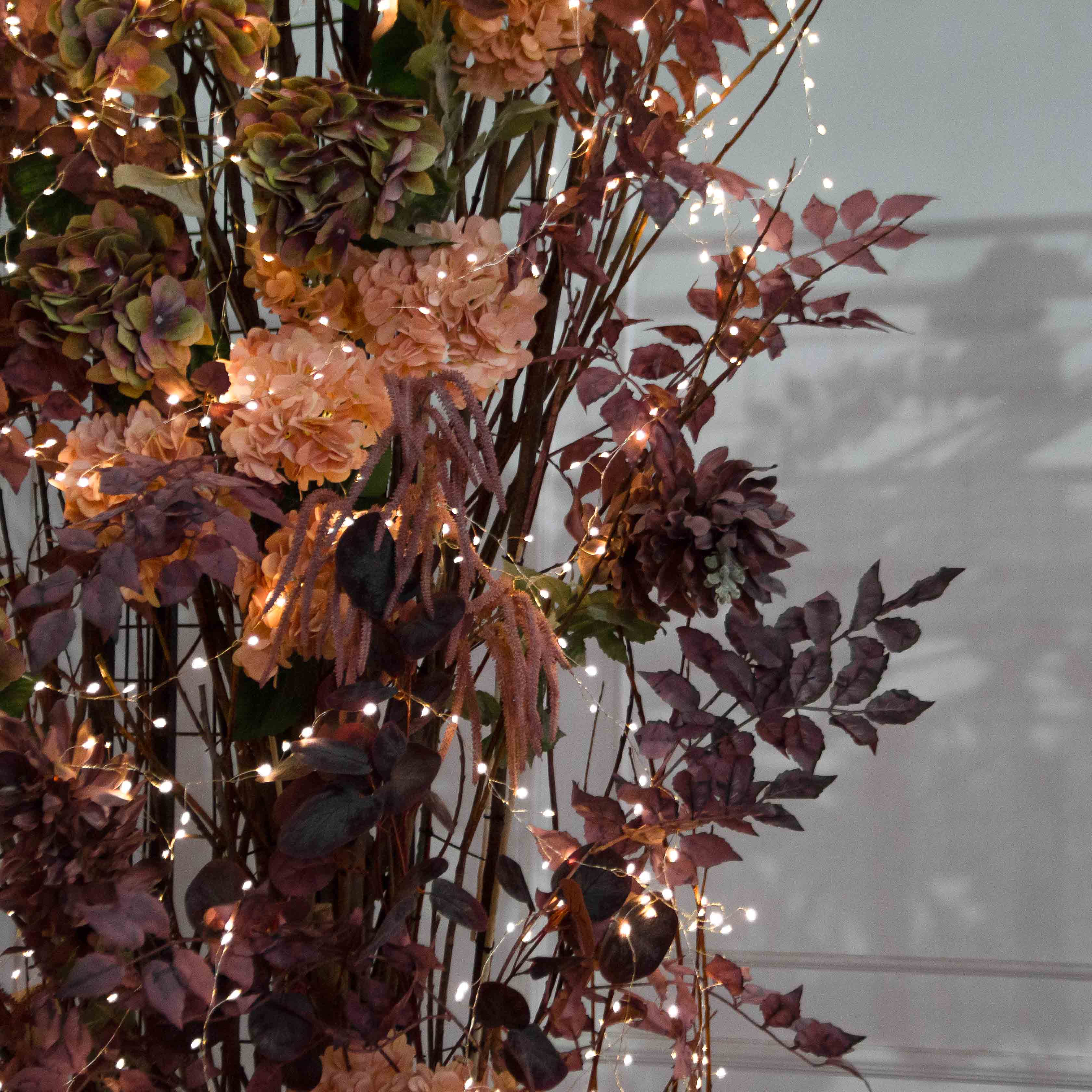 ДЛ177/СВ03(Пр)(Fix)(F) Декор вход. группы h300см на прутьях, пристен. с гирляндой,пепельно-пурпур._4