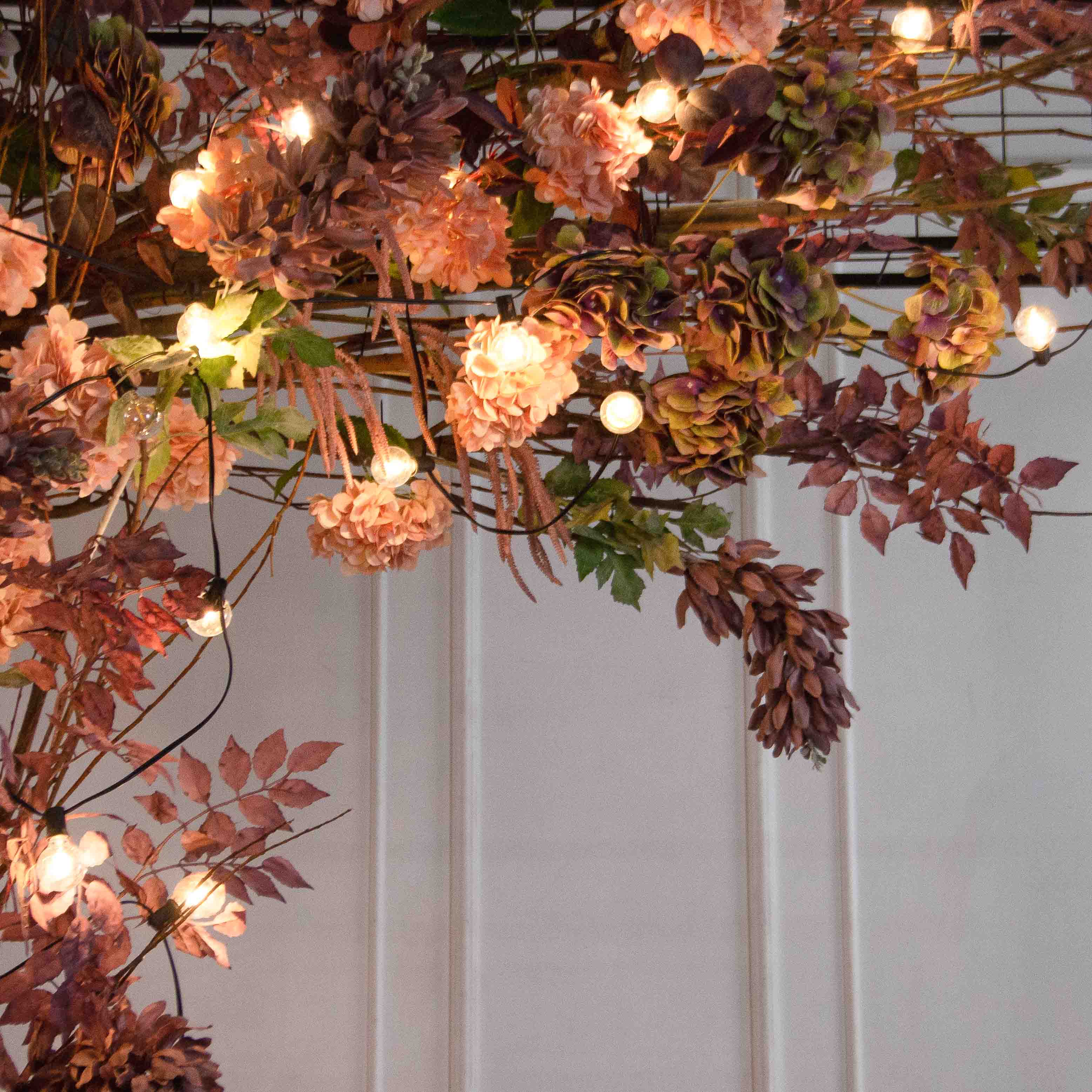 ДЛ177/СВ04(Пр)(Fix)(F) Декор вход, группы h300см на прутьях, пристен. с гирляндой,пепельно-пурпур._7