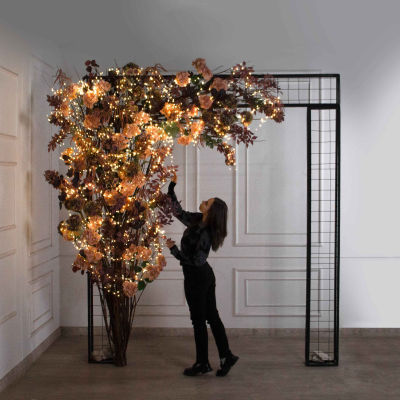 ДЛ177/СВ03(Пр)(Fix)(F) Декор вход. группы h300см на прутьях, пристен. с гирляндой,пепельно-пурпур._1