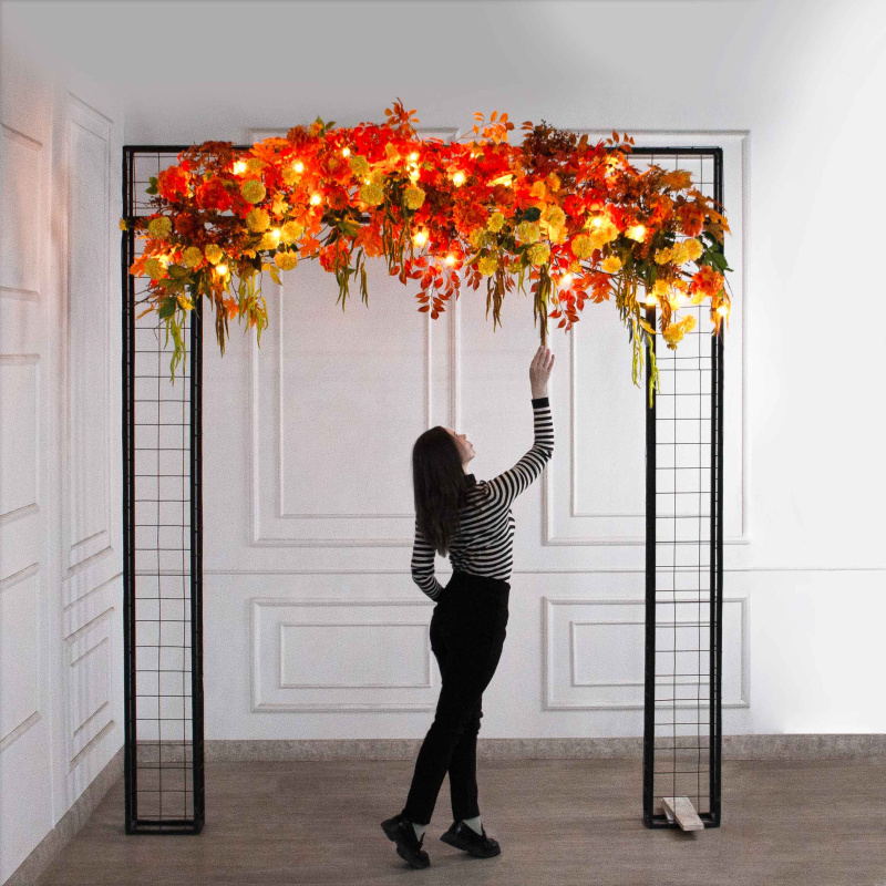 ДЛ174/СВ04(Пр)(Fix)(F) Декор арочного типа L230см на прутьях,пристен. с ретро-гирляндой,оранж-желт_1