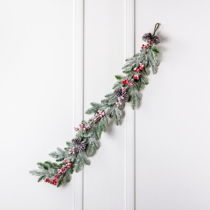 736/9271-11 Гирлянда НГ заснеженная с шишками и красными ягодами h130см