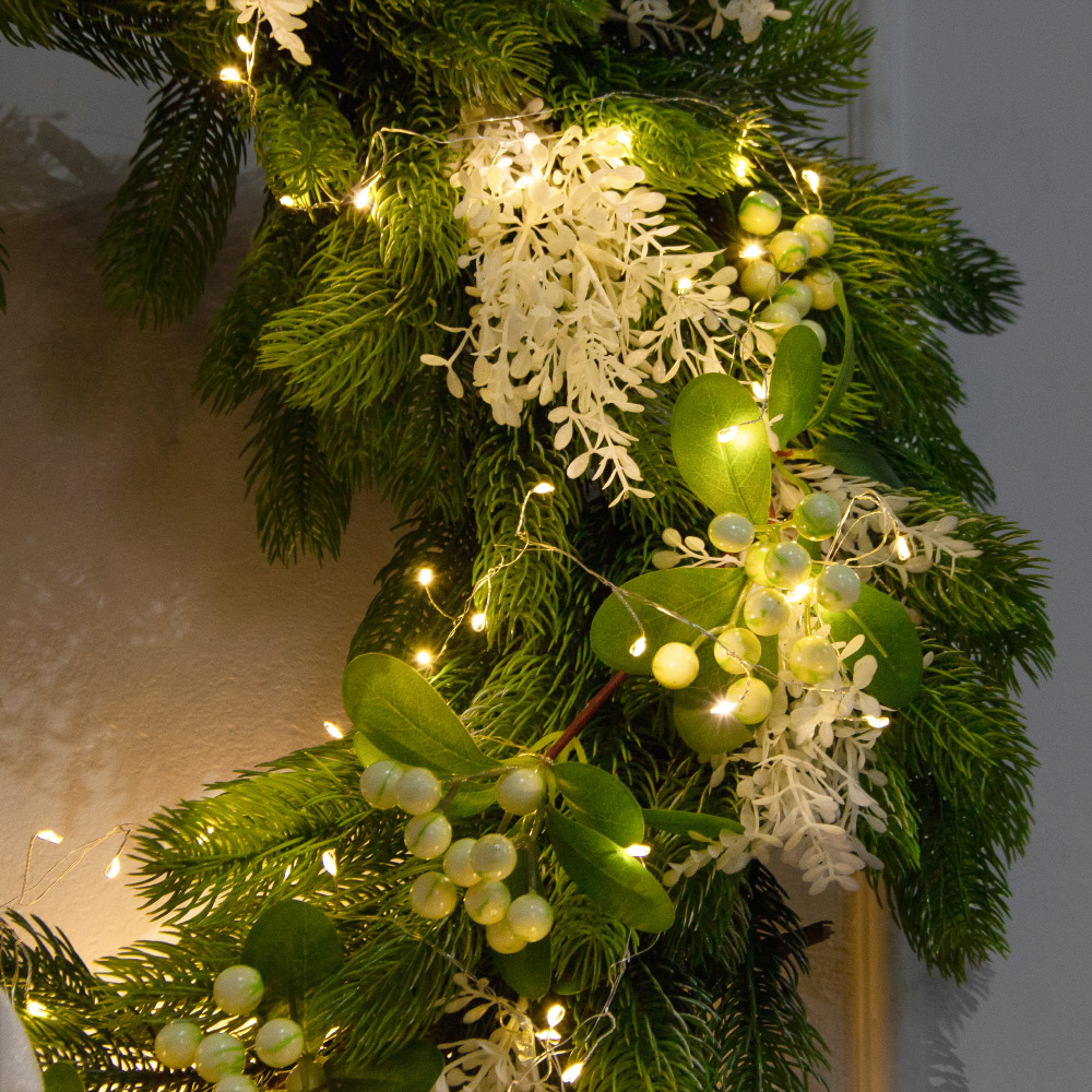 В15/СВ03т-1(Пр)(F) Венок искусственный НГ с белым декором и гирляндой Роса_5