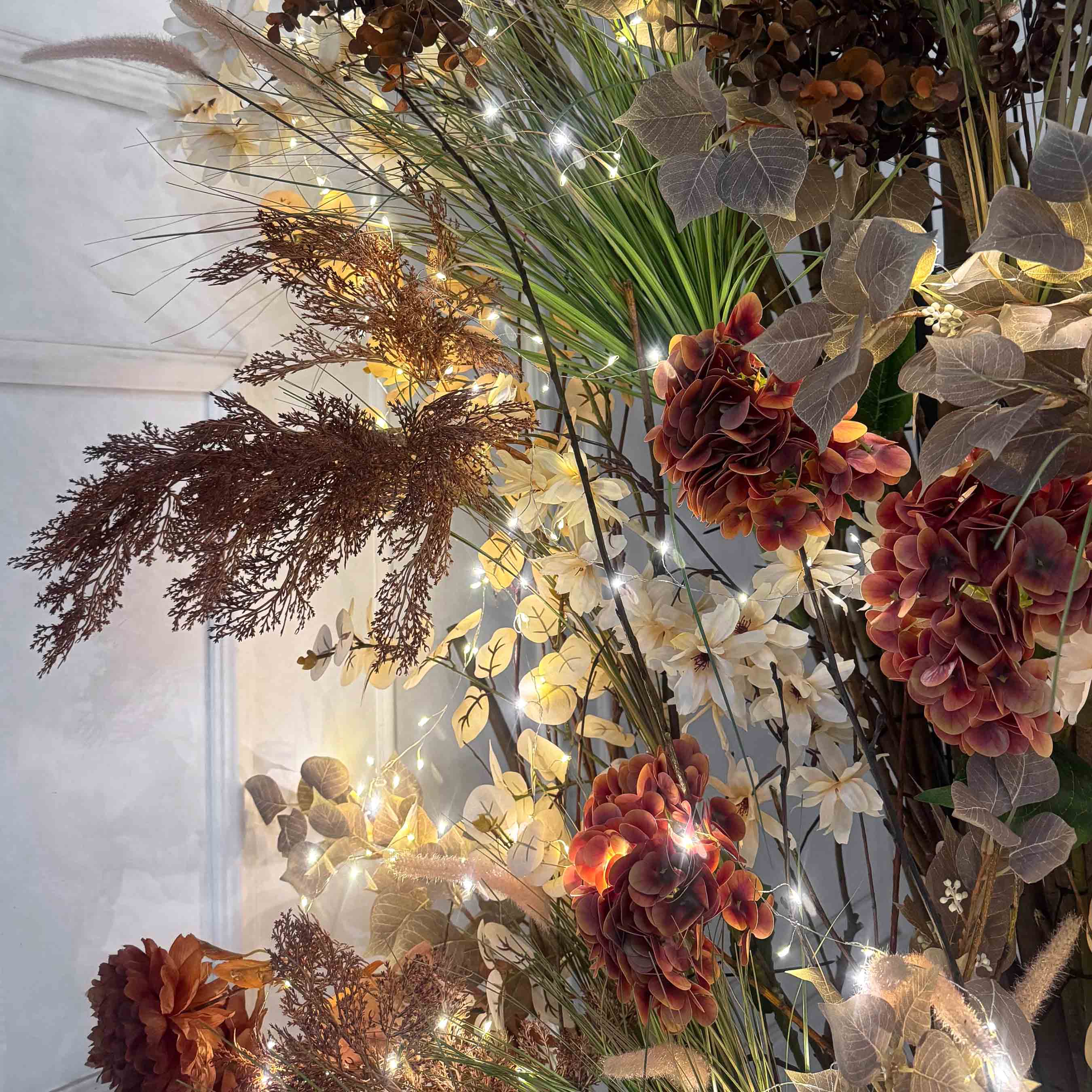 ДЛ/СВ03/170(Пр)(Fix)(F)Декор входной группы h300см на прутьях, пристенный с гирляндой, беж-террак._3