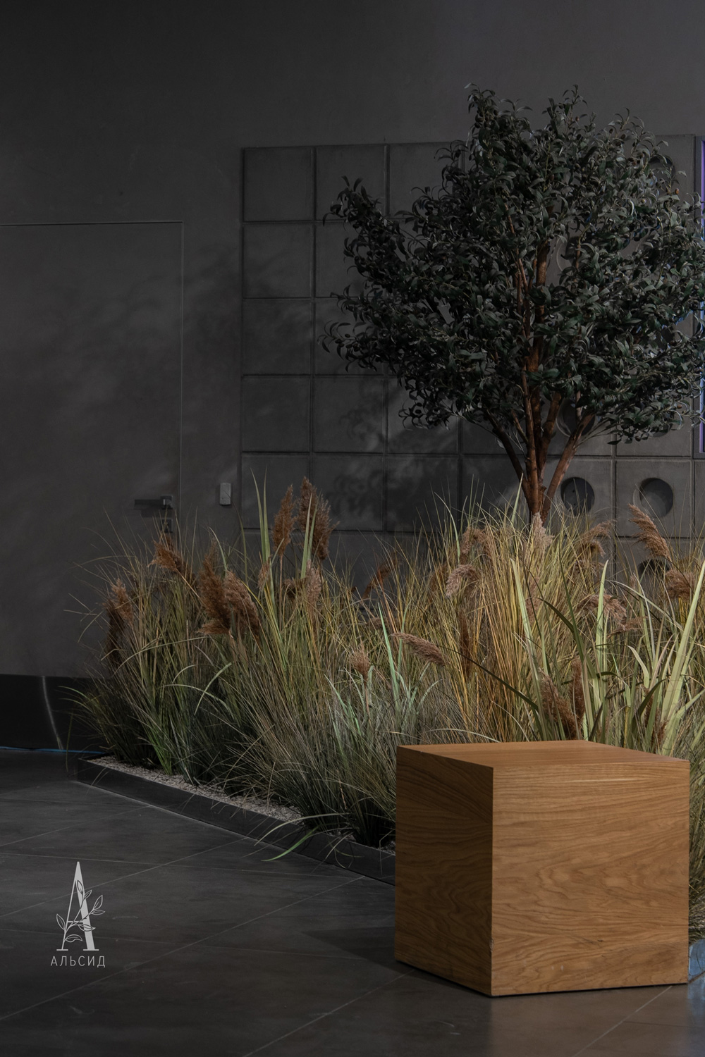 ТД100(Promo) Трава Осока искусственная с камышом в кокосовом боксе 86х32хh30см_6