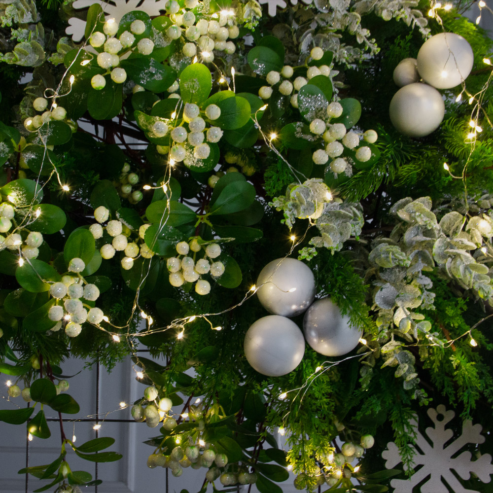 ДЛ191/СВ03т(Пр)(Fix)(F)Декор вход.группы h210см н/прутьях, прист.с гирлянд.Роса и белыми шарами_3